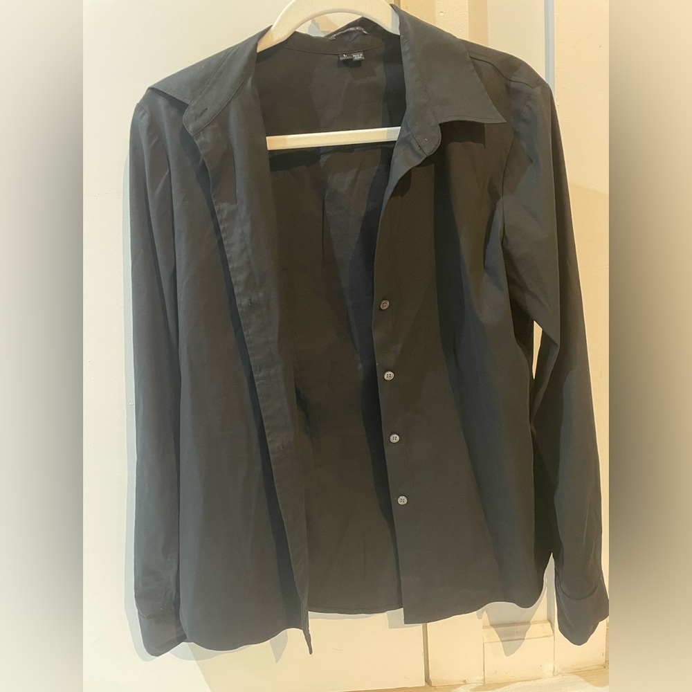 Theory button down